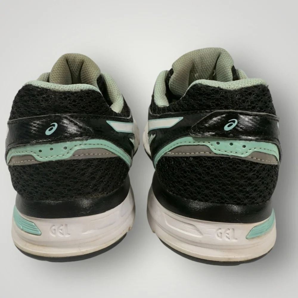 Women’s Asics Gel Excite 4 size 8